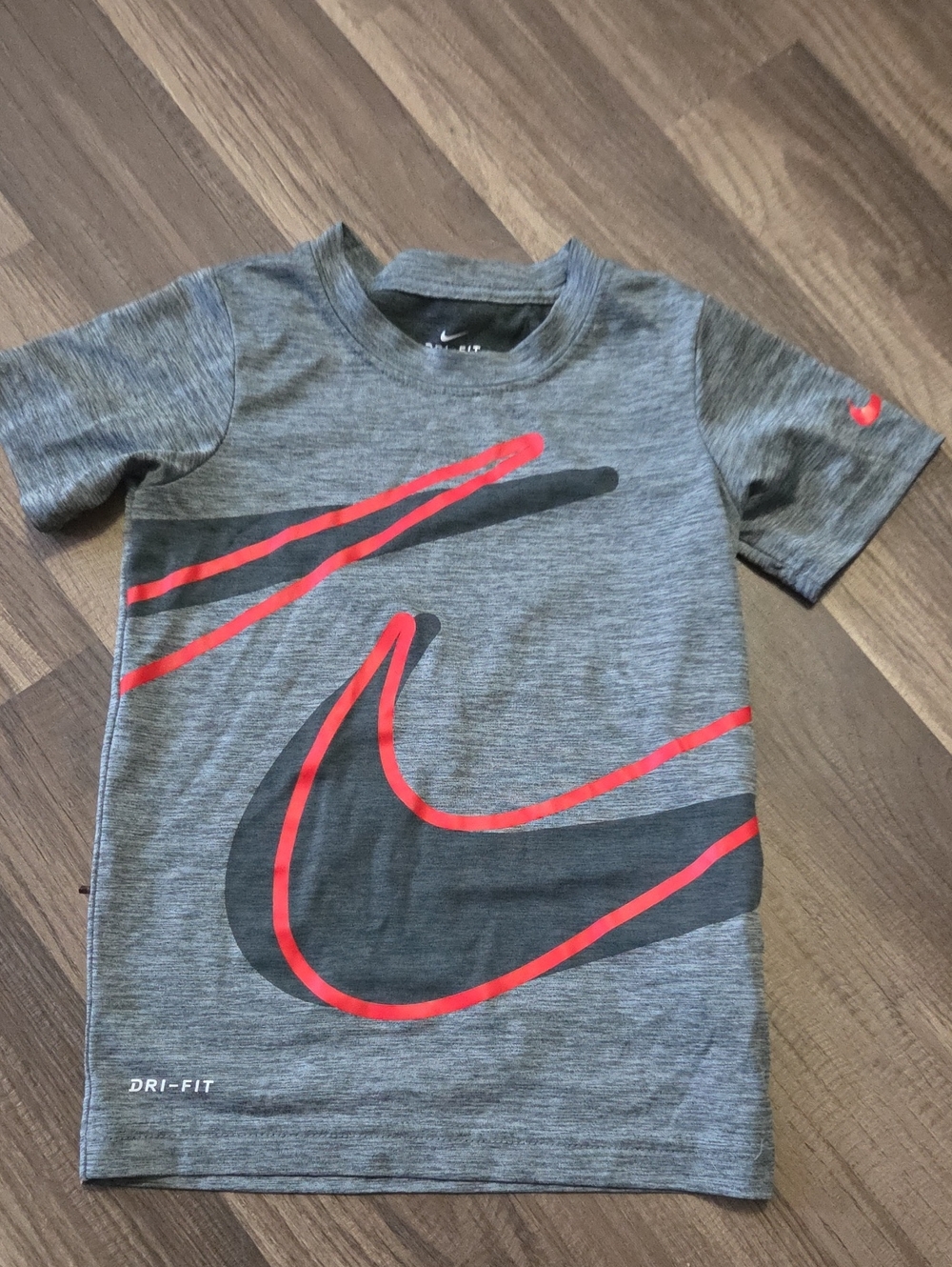 Nike Gray Short Sleeve Tee with Red Graphic Swoosh Size 4/5 DRI FIT